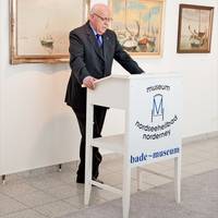 24 Herr Dunze bei Rede.jpg